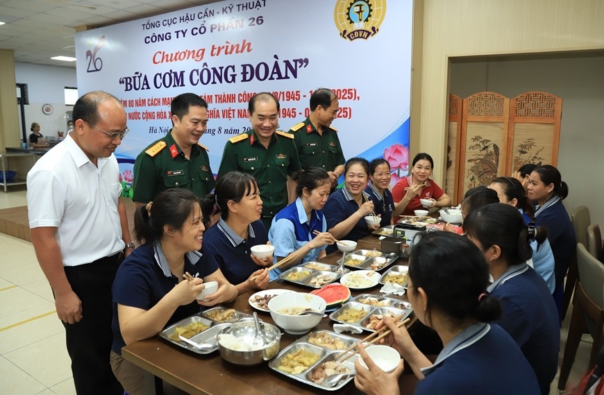 Ấm áp nghĩa tình trong “Bữa cơm Công đoàn” mừng Quốc khánh 2/9 tại Công ty Cổ phần 26