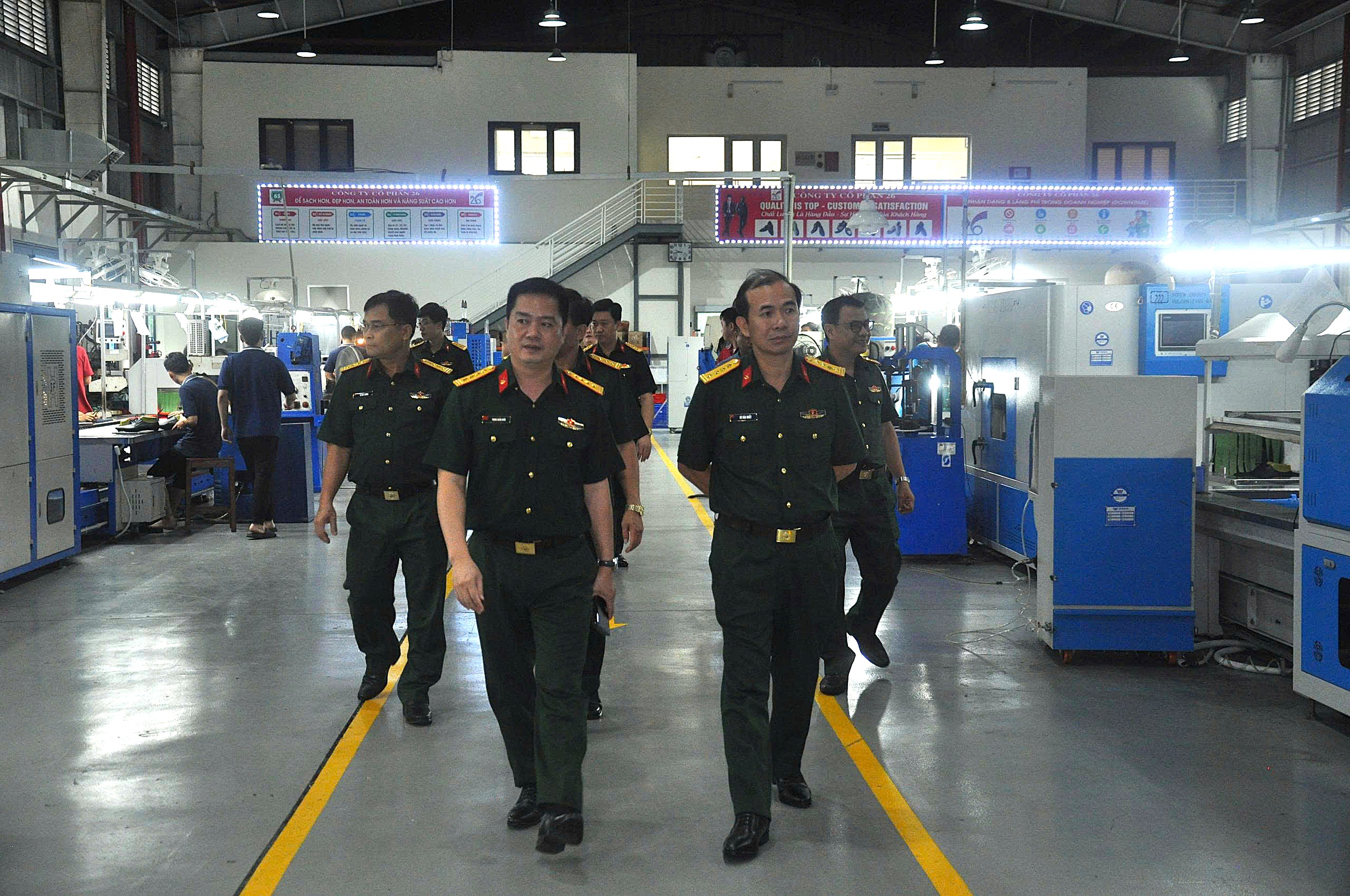 Thủ trưởng Bộ Tham mưu/Tổng cục Hậu cần - Kỹ thuật thăm và kiểm tra Công ty Cổ phần 26