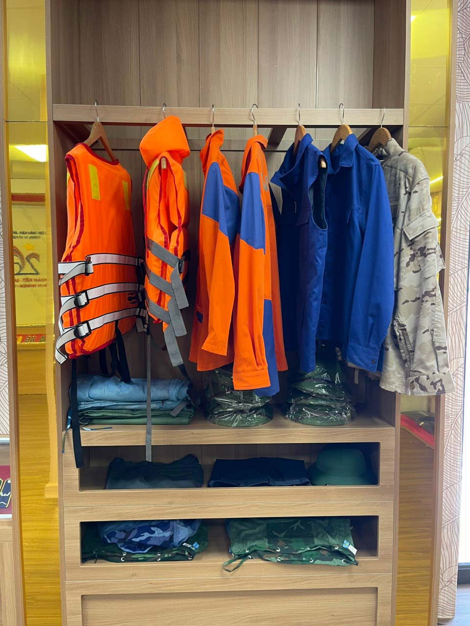 Áo bảo hộ lao động, áo phao công an, áo phao công binh vượt sông